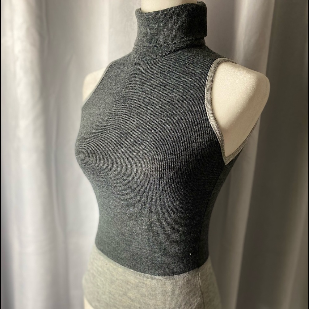VERTIGO T neck tank.
